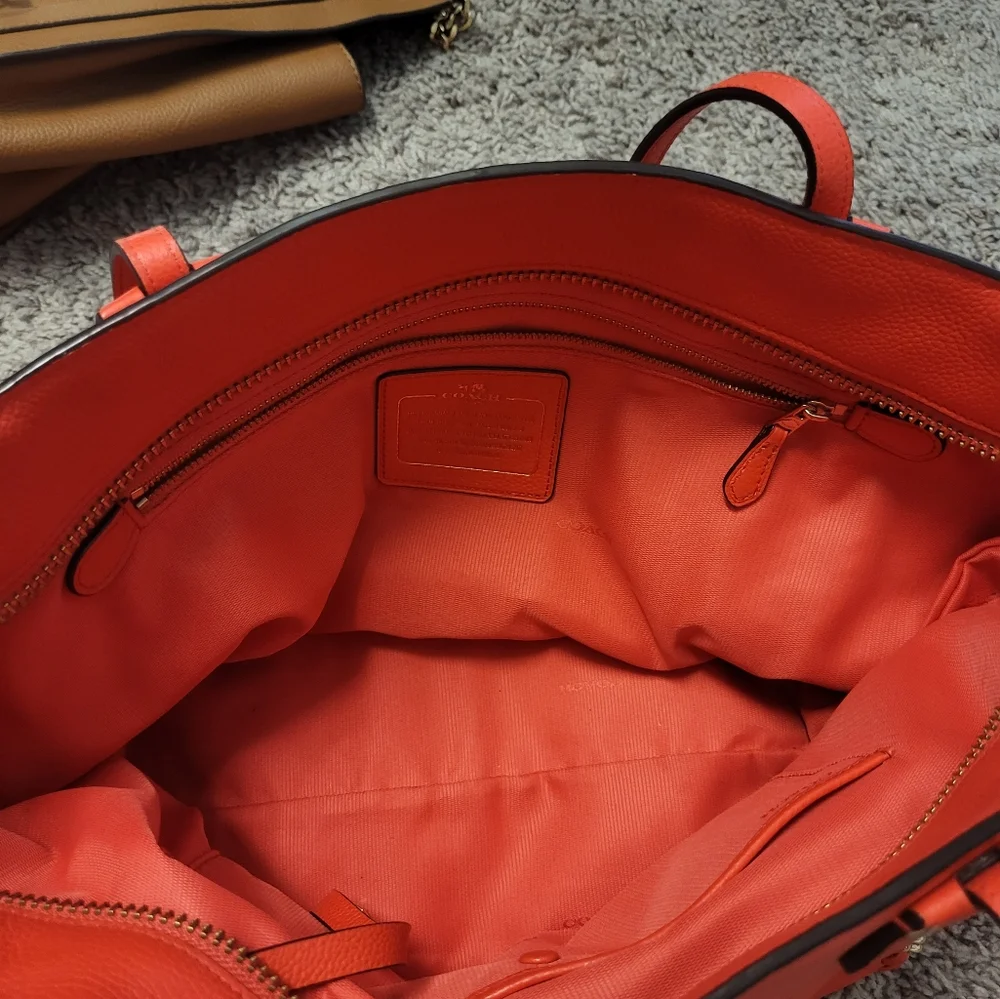 Rare Coral Coach Tatum tote with whiplash detail - Picture 5 of 7